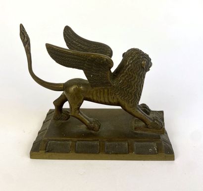 PRESSE-PAPIER en bronze à patine médaille...