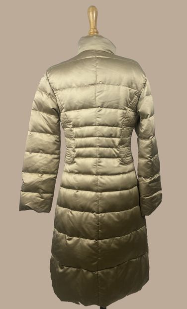 MONCLER
Doudoune longue beige, intérieur...