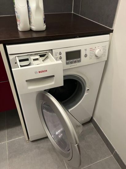 Lave-linge séchant de marque BOSCH.
Diam...