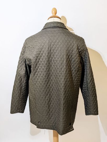 BARBOUR
Veste de femme matelassé kaki.
(manque...