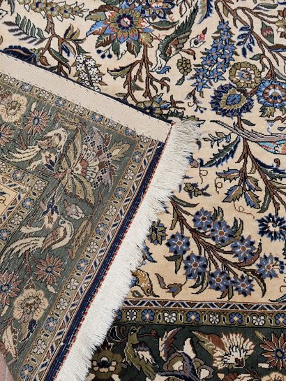 GHOM, Iran
Tapis en fils de coton et soie...
