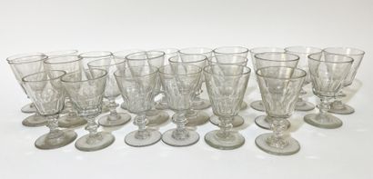 Important lot de parties de services de verres...