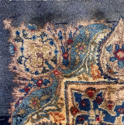 IRAN, Kashmar
Grand tapis en laine nouée...