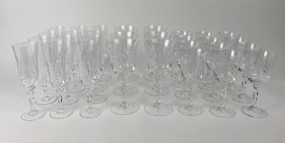 Partie de service de verres en cristal à...