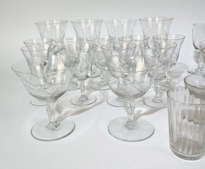 Important lot de parties de services de verres...