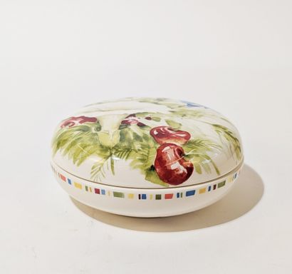 GIEN
Petite boîte en faïence à décor végétal,...