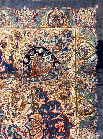 IRAN, Kashmar
Grand tapis en laine nouée...