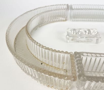 SURTOUT DE TABLE composé de 5 pièces en verre...
