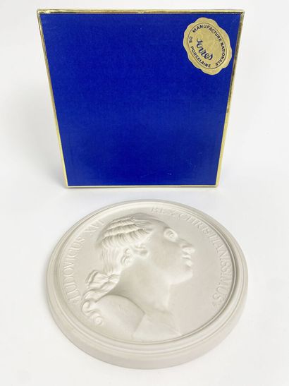 SEVRES - Jean-Baptiste NINI (D'après)
Médaillon...