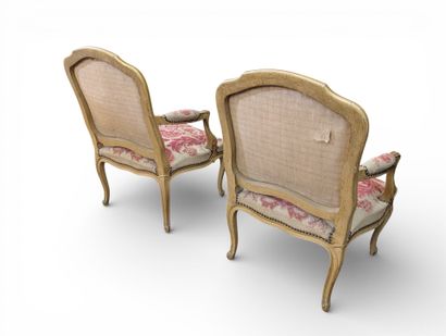 Paire de FAUTEUILS à la reine en bois laqué...