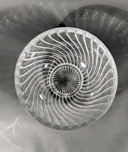 BACCARAT
Saladier en cristal moulé, modèle...
