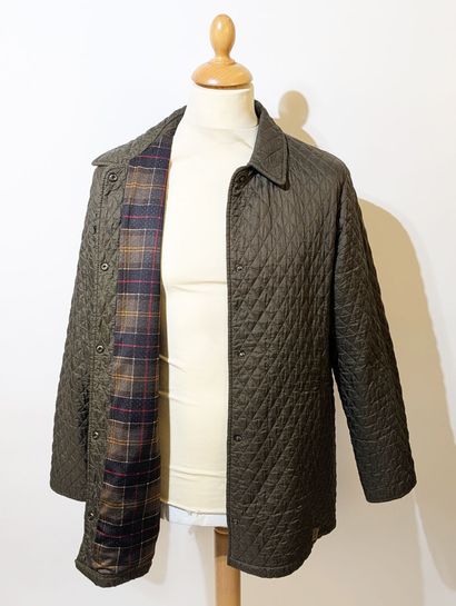 BARBOUR
Veste de femme matelassé kaki.
(manque...