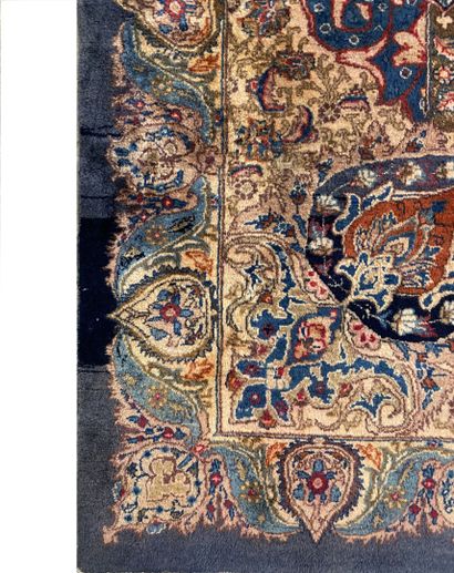 IRAN, Kashmar
Grand tapis en laine nouée...