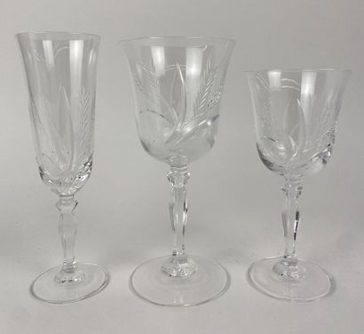 Partie de service de verres en cristal à...
