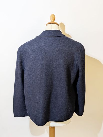 GIESSWIEN
Veste en laine bleu marine, fermeture...