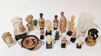 Ensemble de 18 sculptures de voyages notamment...