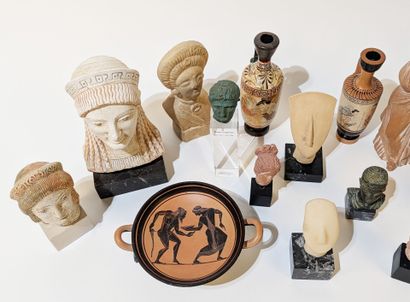 Ensemble de 18 sculptures de voyages notamment...
