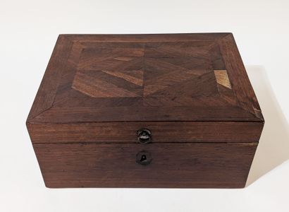 COFFRET en marqueterie de bois de placage,...