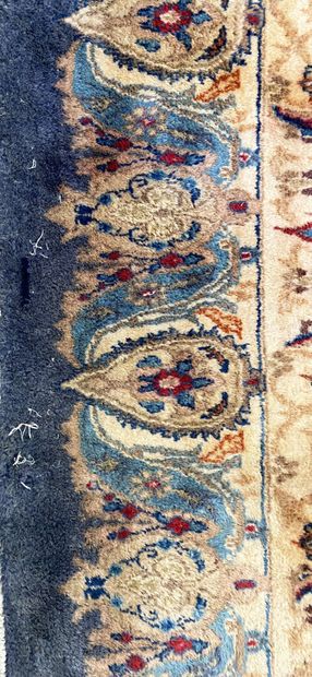 IRAN, Kashmar
Grand tapis en laine nouée...