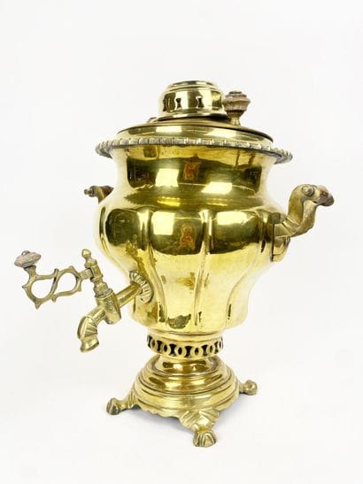 SAMOVAR en cuivre doré, anses et prises en...