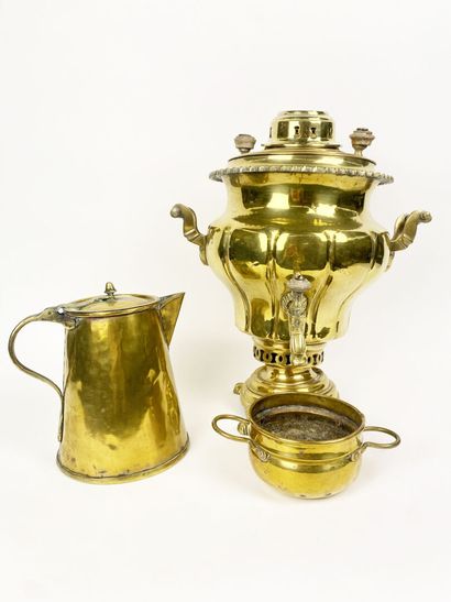 SAMOVAR en cuivre doré, anses et prises en...