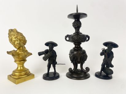 LOT d'objets en bronze comprenant un pique...