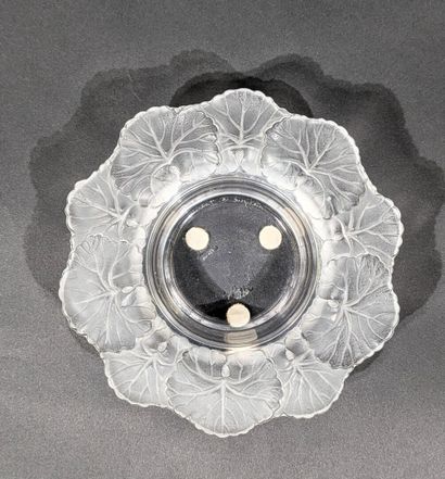 LALIQUE France
Vide-poche en verre moulé...