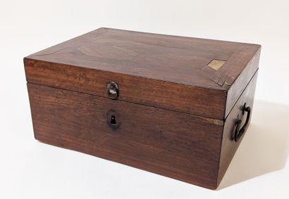 COFFRET en marqueterie de bois de placage,...
