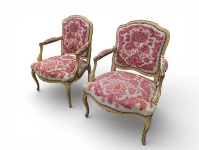 Paire de FAUTEUILS à la reine en bois laqué...