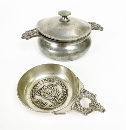 REUNION de 4 objets en étain comprenant :...