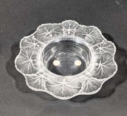 LALIQUE France
Vide-poche en verre moulé...
