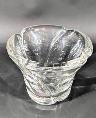 DAUM France
Vase en cristal moulé pressé....