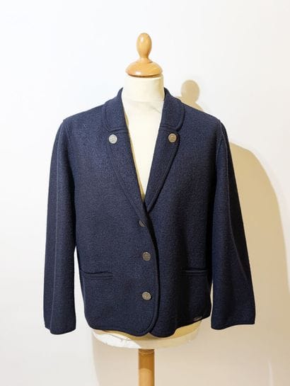 GIESSWIEN
Veste en laine bleu marine, fermeture...