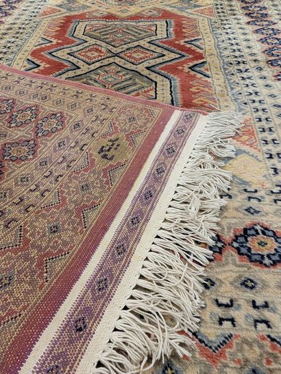 CAUCASE
Tapis mécanique kazak en laine à...
