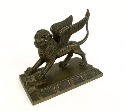 PRESSE-PAPIER en bronze à patine médaille...