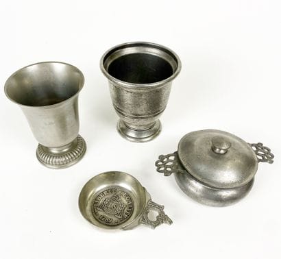 REUNION de 4 objets en étain comprenant :...