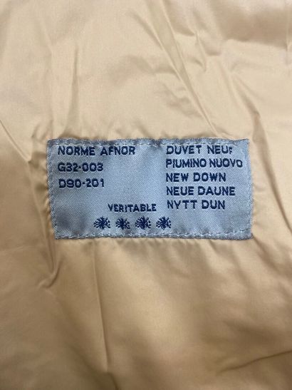 MONCLER
Doudoune longue beige, intérieur...