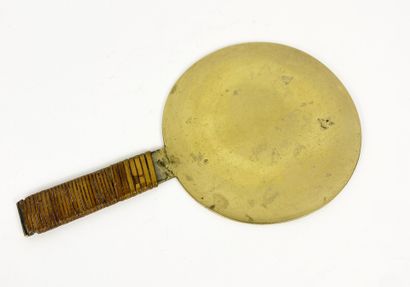 CHINE, XXe siècle
MIROIR à main en cuivre...