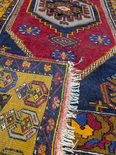 YAHYALI
Tapis en laine nouée à la main à...