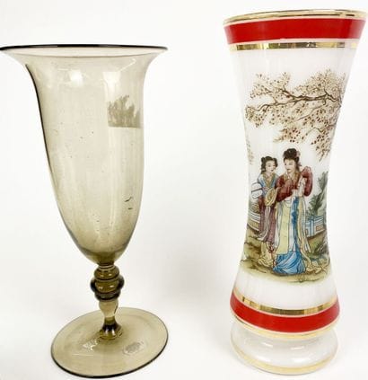 Lot de verrerie comprenant vase, pichet,...