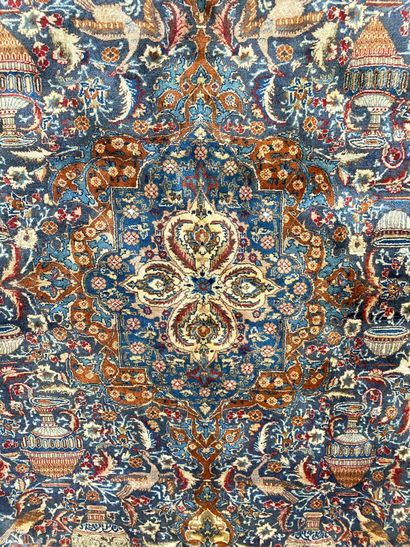 IRAN, Kashmar
Grand tapis en laine nouée...