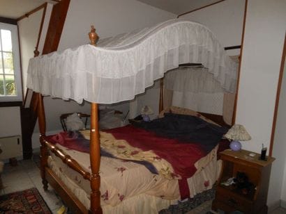 Succession Mme E… 
Bibelots, Mobilier rustique...