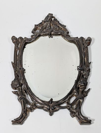 MIROIR en régule à décor Art nouveau de fleurs...