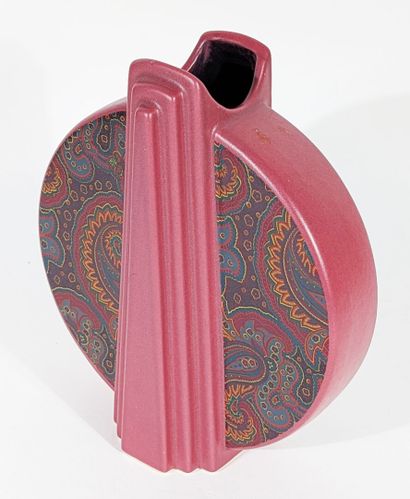 VASE rond en céramique émaillée, la forme...