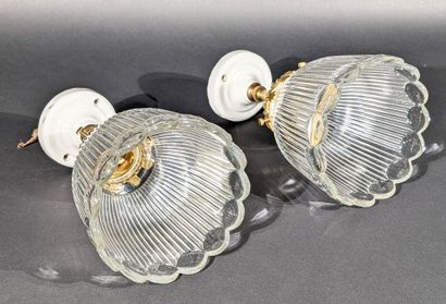 PAIRE DE PETITS PLAFONNIERS en bronze doré...