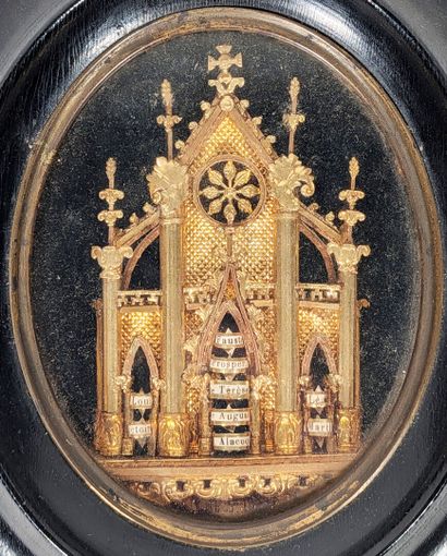 MEDAILLON reliquaire d'applique, à vue ovale,...