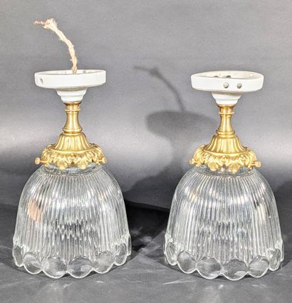 PAIRE DE PETITS PLAFONNIERS en bronze doré...