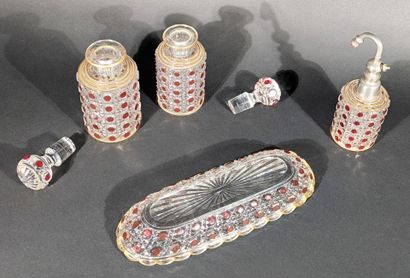 BACCARAT
Service de toilettes en cristal...
