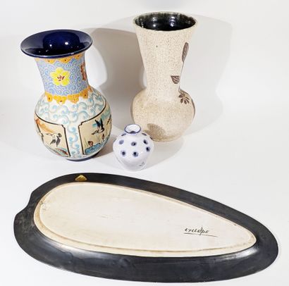 Lot de trois vases comprenant un vase ACCOLAY,...