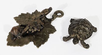 PRESSE-PAPIER en bronze en forme de feuille...